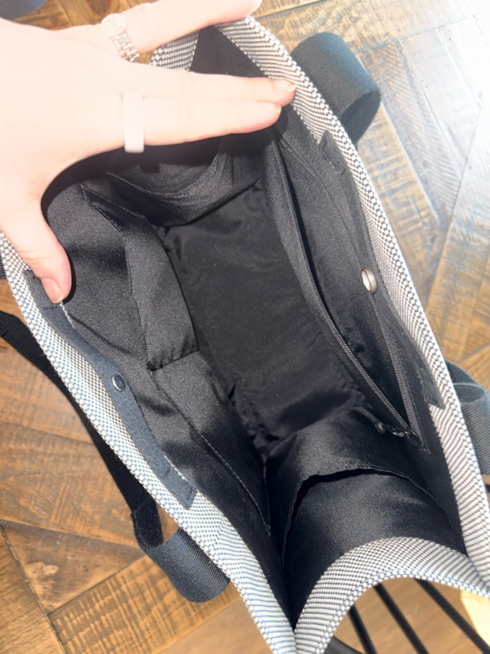 Lululemon Black & White Canvas Tote 10L - Picture 5 of 5